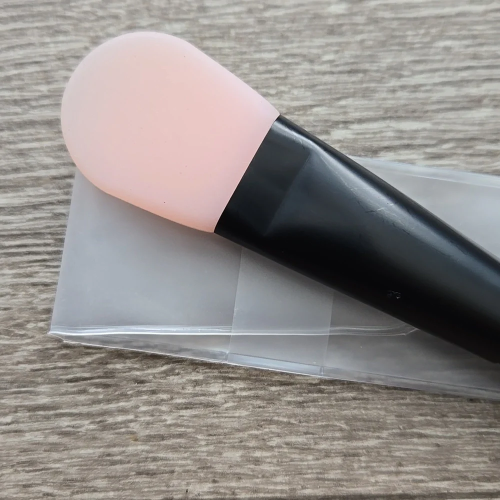 NWT Mary Kay Pink and Black Makeup‎ Brush